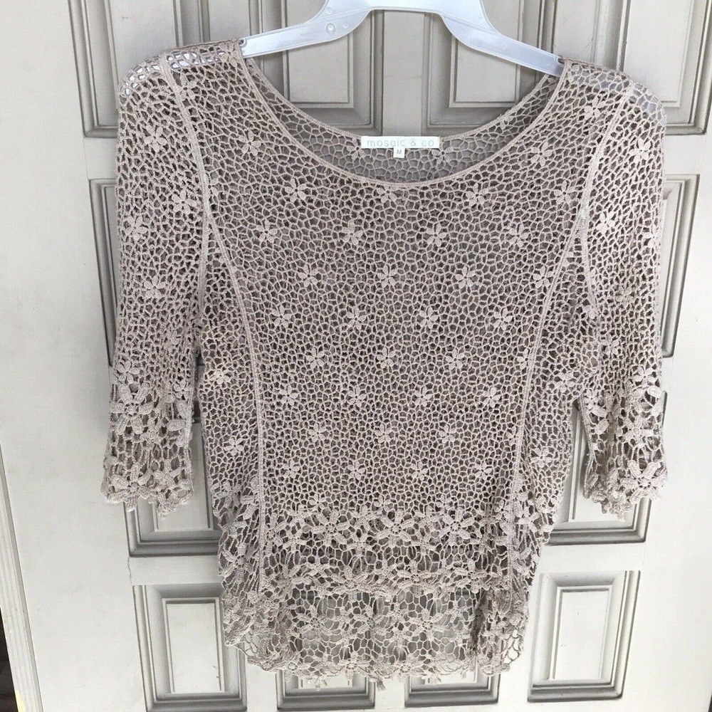 Mosaic&Co Crochet Top SzM Beige HI/LO Pretty Pullover 3/4 Sleeves NWOT